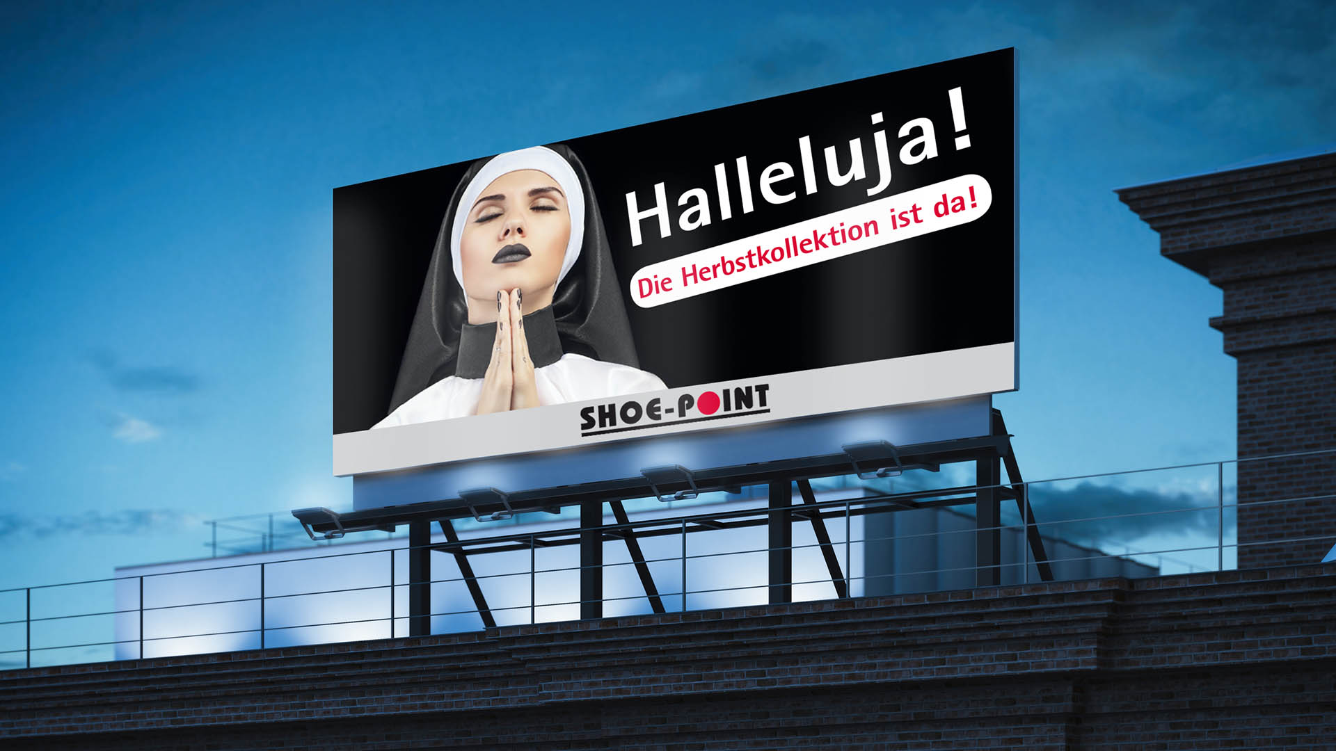 Scribble Werbeagentur nah bei Mönchengladbach zeigt eine Nonne auf einem Großplakat.
